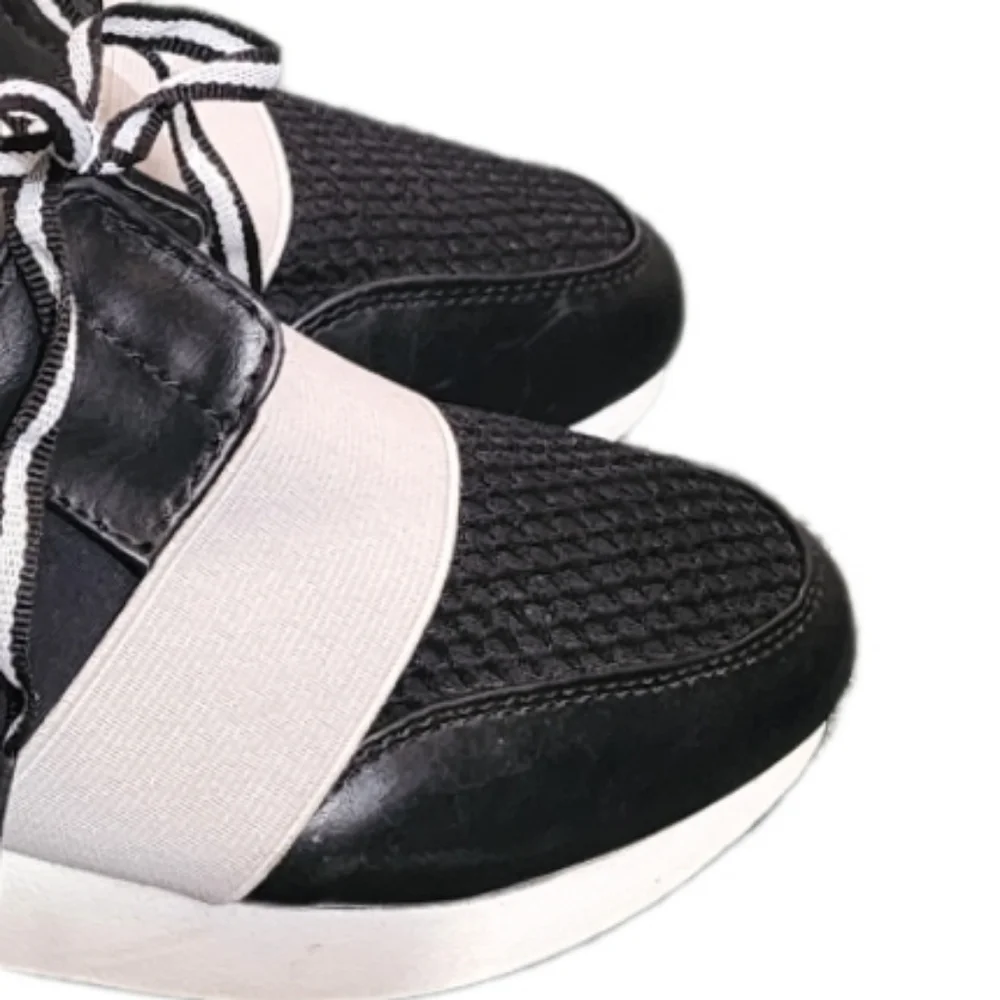 TRASH Sporty Sneakers Black Size 6